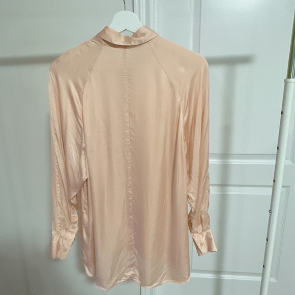 Aritzia Silk-texture Oversized Boyfriend Shirt - Picture 2 of 3